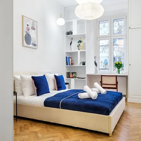 Tyzenhauz Krowoderska Street Apartment *