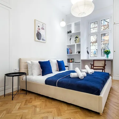 Tyzenhauz Krowoderska Street Apartment