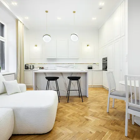 Tyzenhauz Krowoderska Street Apartment *