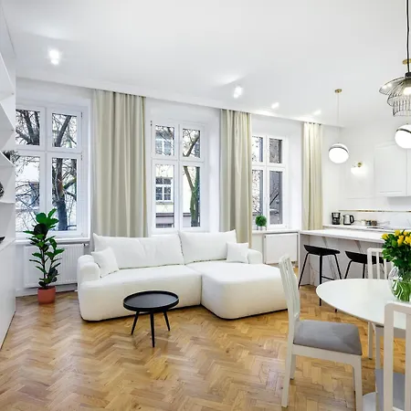 Tyzenhauz Krowoderska Street Apartment Krakow
