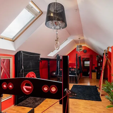 Pandora's Loft Love hotel Krakow