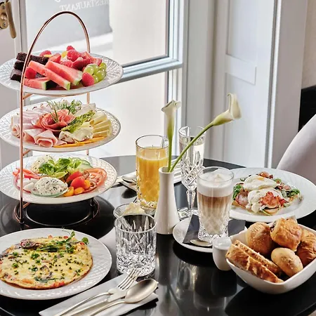The Crown Center - Handwritten Collection Accor 4*