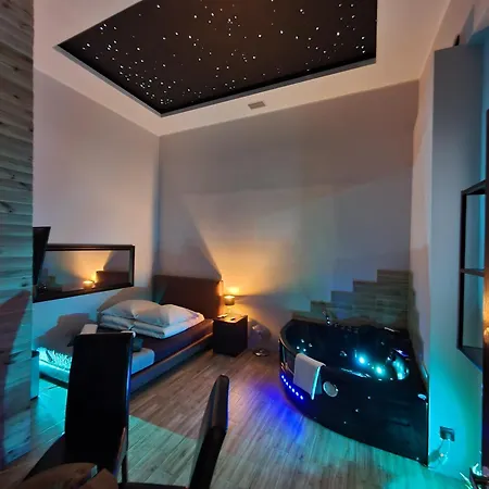 Z Jacuzzi Apartment *