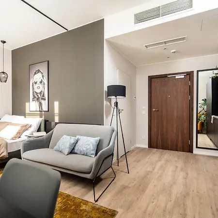 Milestone Center Urban Living Aparthotel *