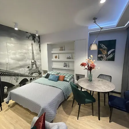 New Comfortable With Balcony And Sauna On Klimieckiego Street Apartment *