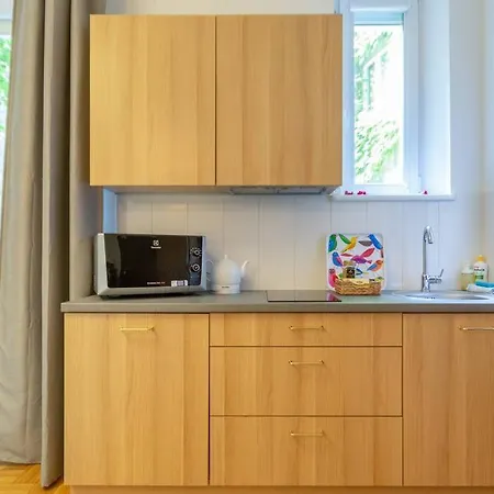 C W/balcony Apartment