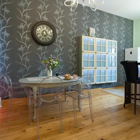 Apartment Indigo 2-bedroom In The Center *
