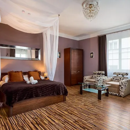 Mikolajska 5 *