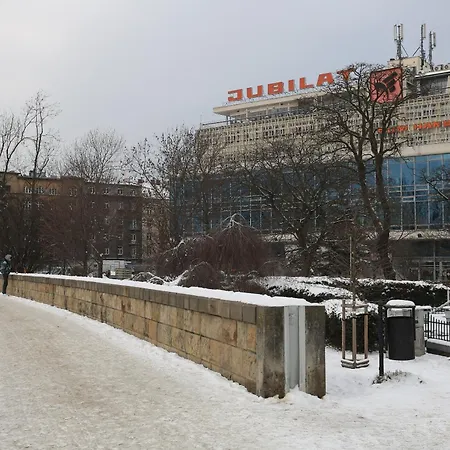 Next To Wawel Castle, Vistula River & Old Town Cracow * Krakow