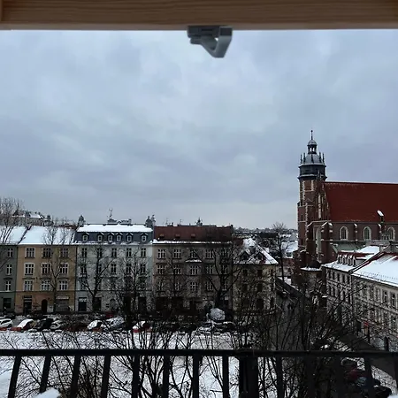 High Standard In Jewish District, Shared With Host Homestay