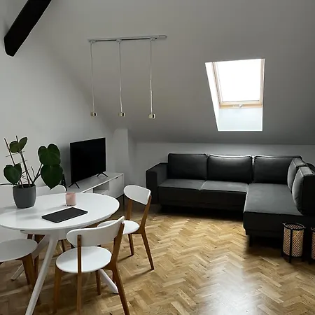 High Standard In Jewish District, Shared With Host Homestay