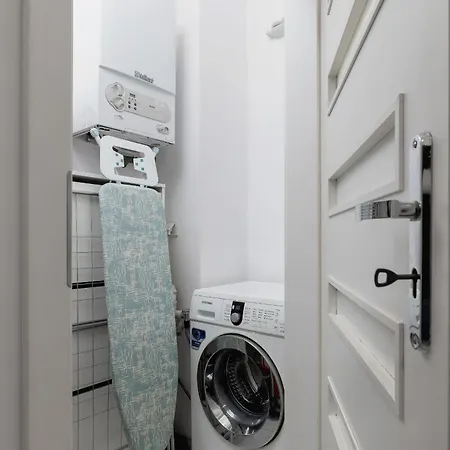 Spacious, 2 Bedrooms Cracow Centre By Renters Apartment Krakow