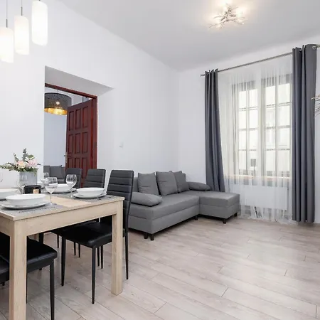 Apartment Spacious, 2 Bedrooms Cracow Centre By Renters