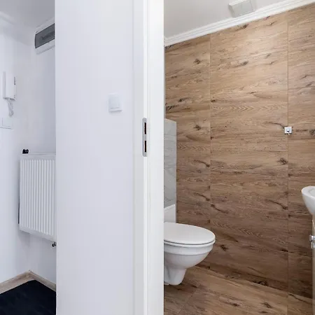 Spacious, 2 Bedrooms Cracow Centre By Renters Krakow