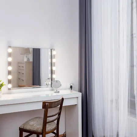 Apartment Spacious, 2 Bedrooms Cracow Centre By Renters Krakow