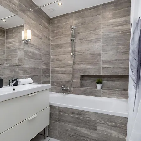 Spacious, 2 Bedrooms Cracow Centre By Renters Apartment