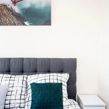Cozy Modern Astoria Magic Grey Old Town Apartment
