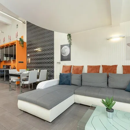 Apartment Apartament Przyszlosci, 2 Sypialnie W Krakowie By Renters Krakow