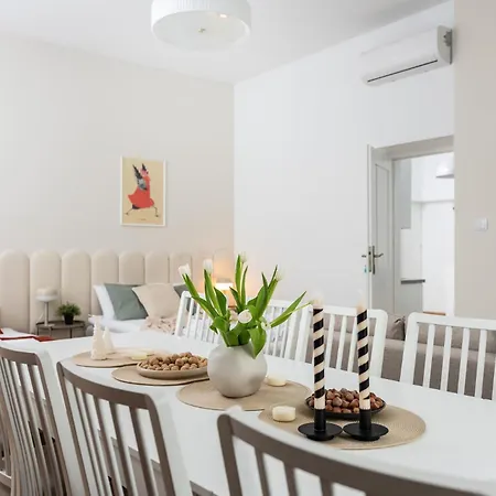 Modern Centrally Located - By Upstairs Apartamento Cracóvia