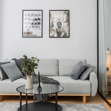 Modern Centrally Located - By Upstairs Apartamento *