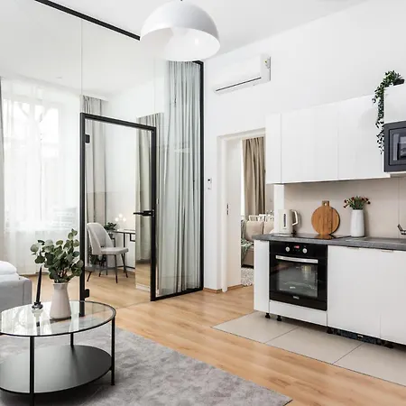 Modern Centrally Located - By Upstairs Apartamento Cracóvia