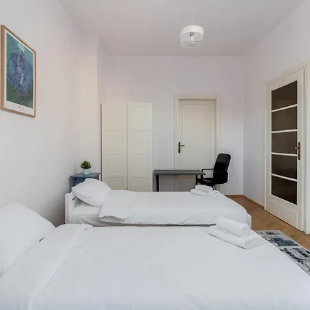 Old Town 2-bedroom Apartment
