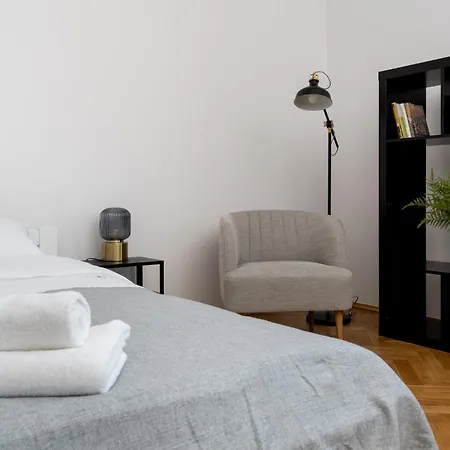 Old Town 2-bedroom Apartment