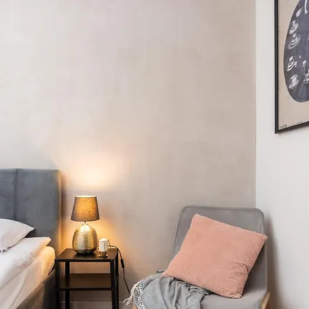 Na Debnikach - By Upstairs Апартаменты *
