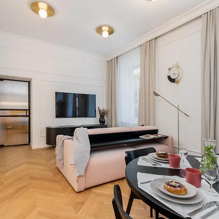 Apartment Premium In Parisian Style In The Heart Of Old *