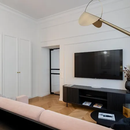 Premium In Parisian Style In The Heart Of Old