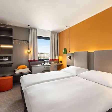 Hotel Vienna House Easy By Wyndham Cracow 3*