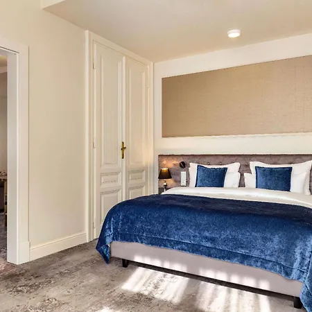 Wyndham Grand Old Town Hotel