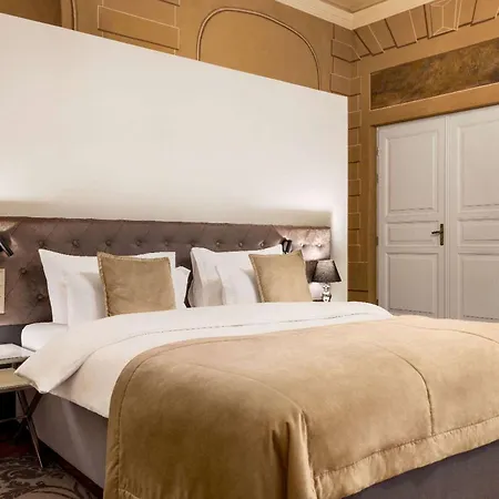 Wyndham Grand Old Town Hotel 5*