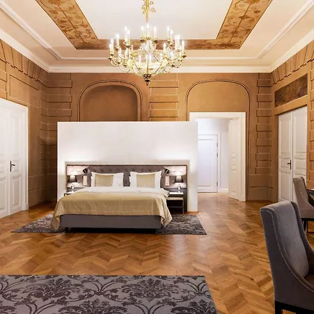 Hotel Wyndham Grand Old Town