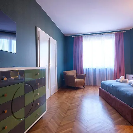 Tyzenhauz Grand Apartment