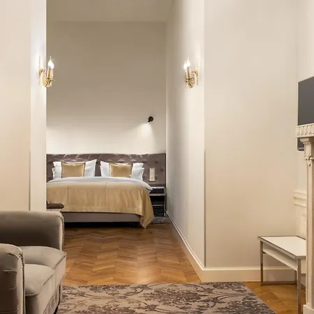 Wyndham Grand Old Town Hotel