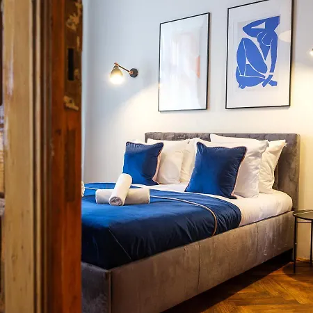 By Tyzenhauz Apartment *
