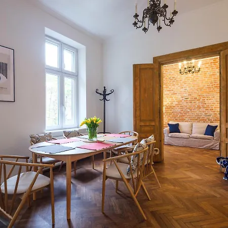 By Tyzenhauz Krakow