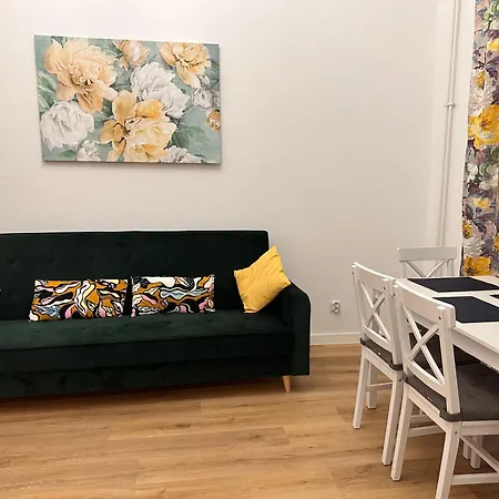 Stare Apartment *