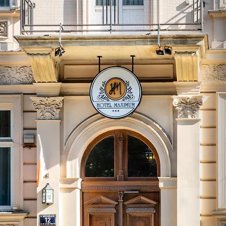 Maximum Hotel