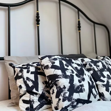 High Five Apartment *