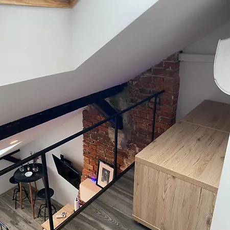 Apartment High Five *
