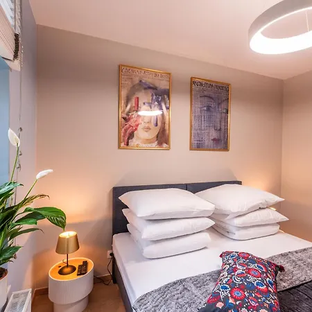 Apartament Lights Mostowa 6 *