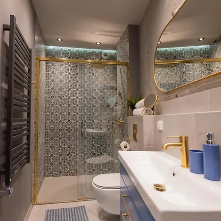 Apartament Lights Mostowa 6 *