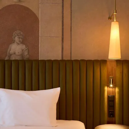 Saski Curio Collection By Hilton Krakow