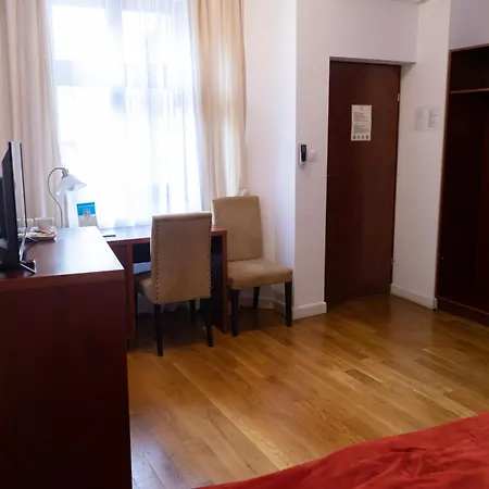 Aparthotel Golebia 8 3*