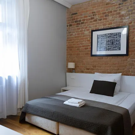 Golebia 8 Aparthotel 3*