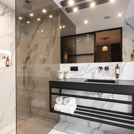 Art Penthouse With Jacuzzi - Center Apartament *