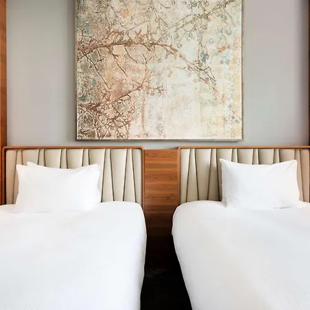 Doubletree By Hilton & Convention Center Hotell