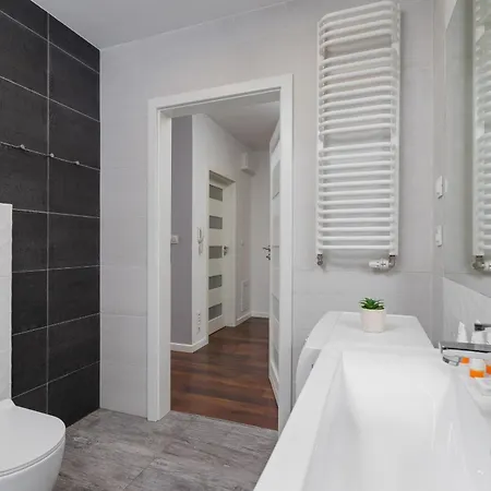 Zablocie Pet-friendly Slusarska By Renters Appartamento Cracovia